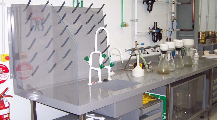 lab-benches-with-drying-rack - non-depp